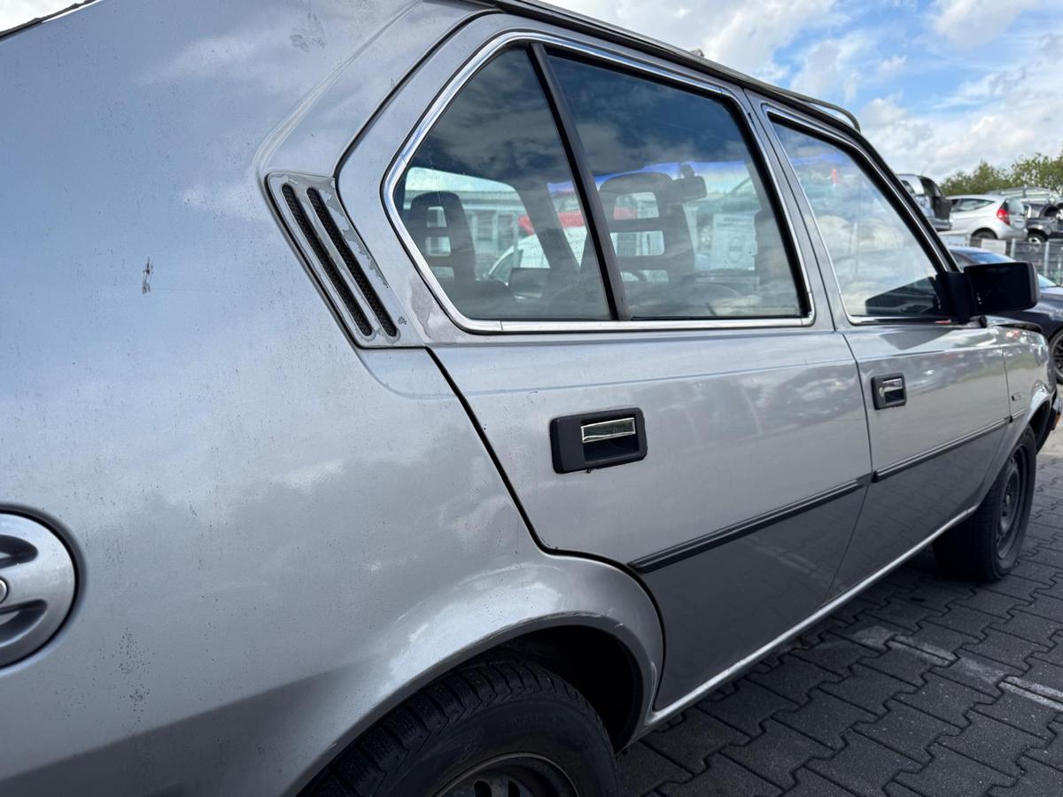 Volvo 340 original Tür hinten rechts silber 5 Türer Rohbau BJ86